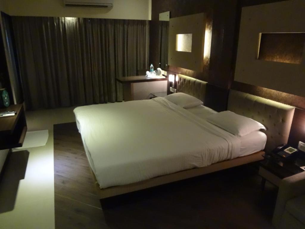 Hotel Capitol Thane Εξωτερικό φωτογραφία
