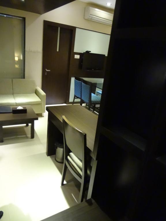 Hotel Capitol Thane Εξωτερικό φωτογραφία